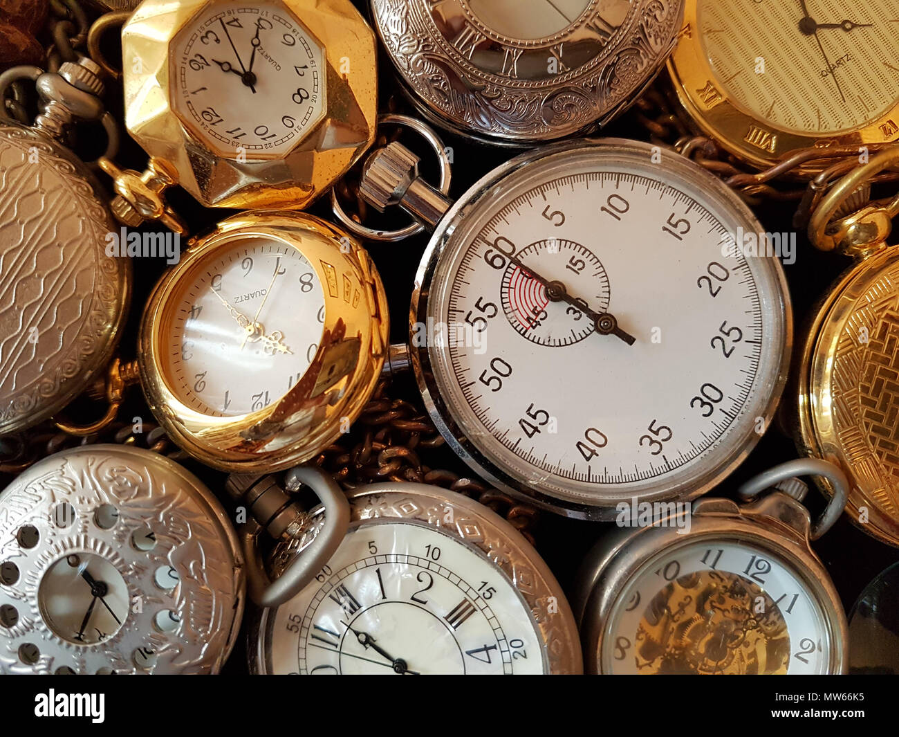 Molti orologi da tasca Foto Stock