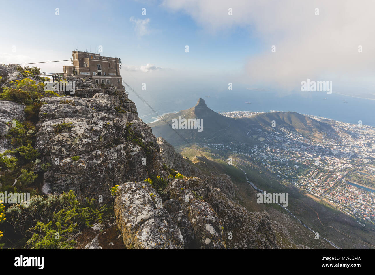 La Cabinovia di Table Mountain e testa di leone a Cape Town Foto Stock