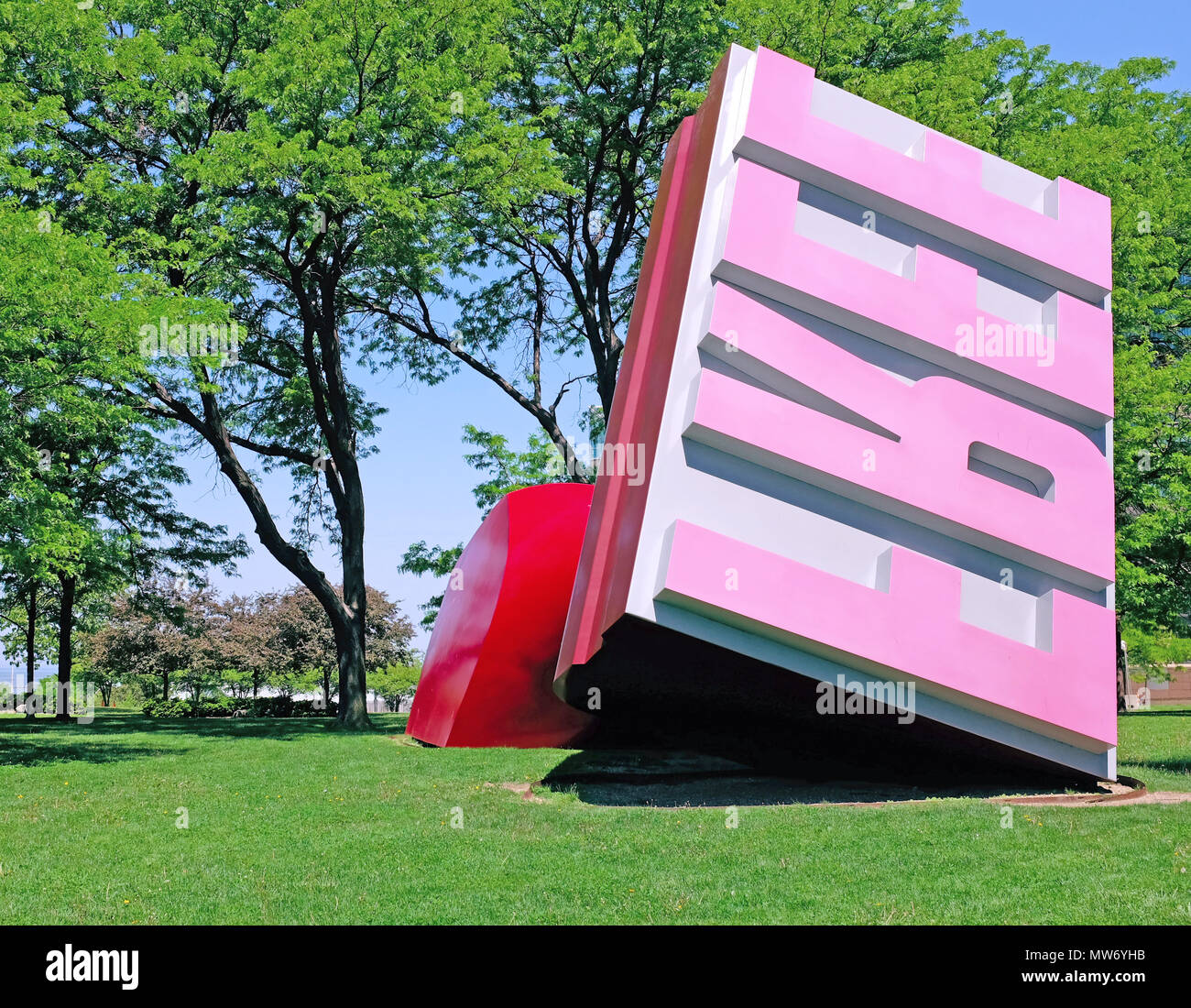 "Libera timbro' è una scultura pubblica e landmark in Willard Park all'angolo di Oriente 9 e il lago nel centro di Cleveland, Ohio, USA. Foto Stock