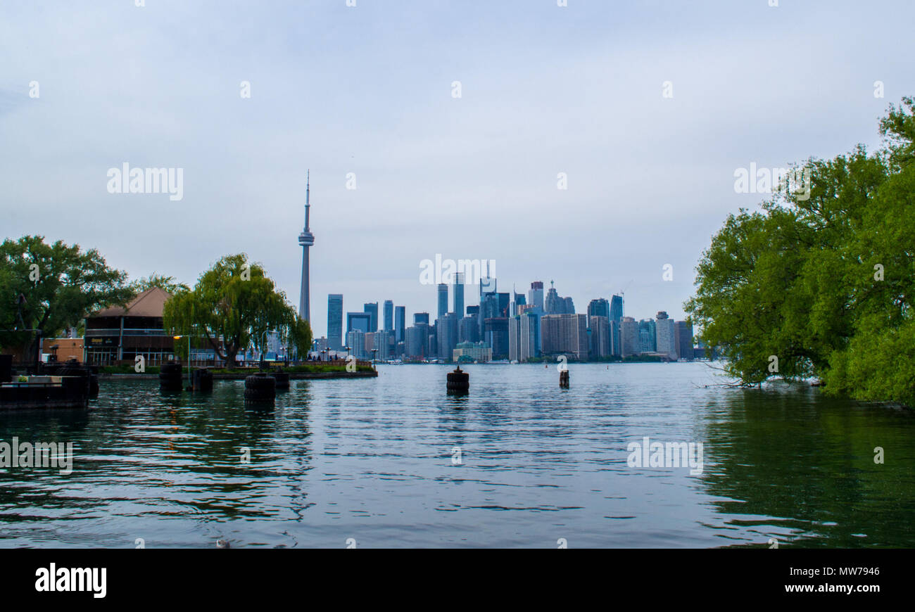 Esplorare la vita di città e città vibe a Toronto in Canada. Da città ai mercati di storici edifici in mattoni, a piedi i quartieri di questa città urbana. Foto Stock