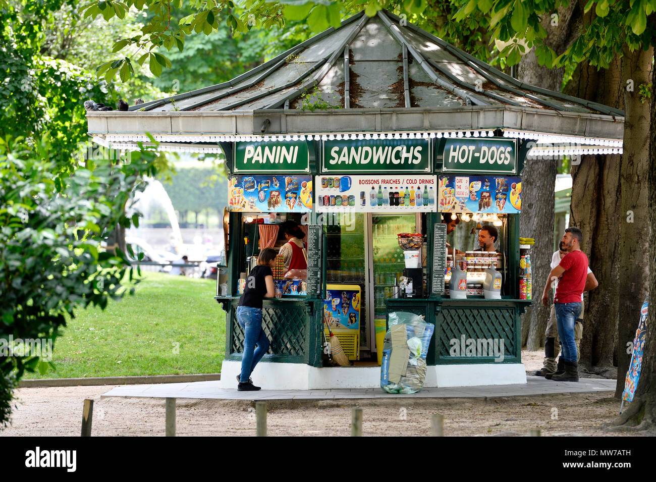 Snacking kiosk - Les Champs Elysées - Parigi - Francia Foto Stock