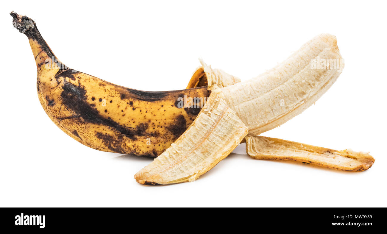 Banana matura isolata su sfondo bianco con ombre. Foto Stock