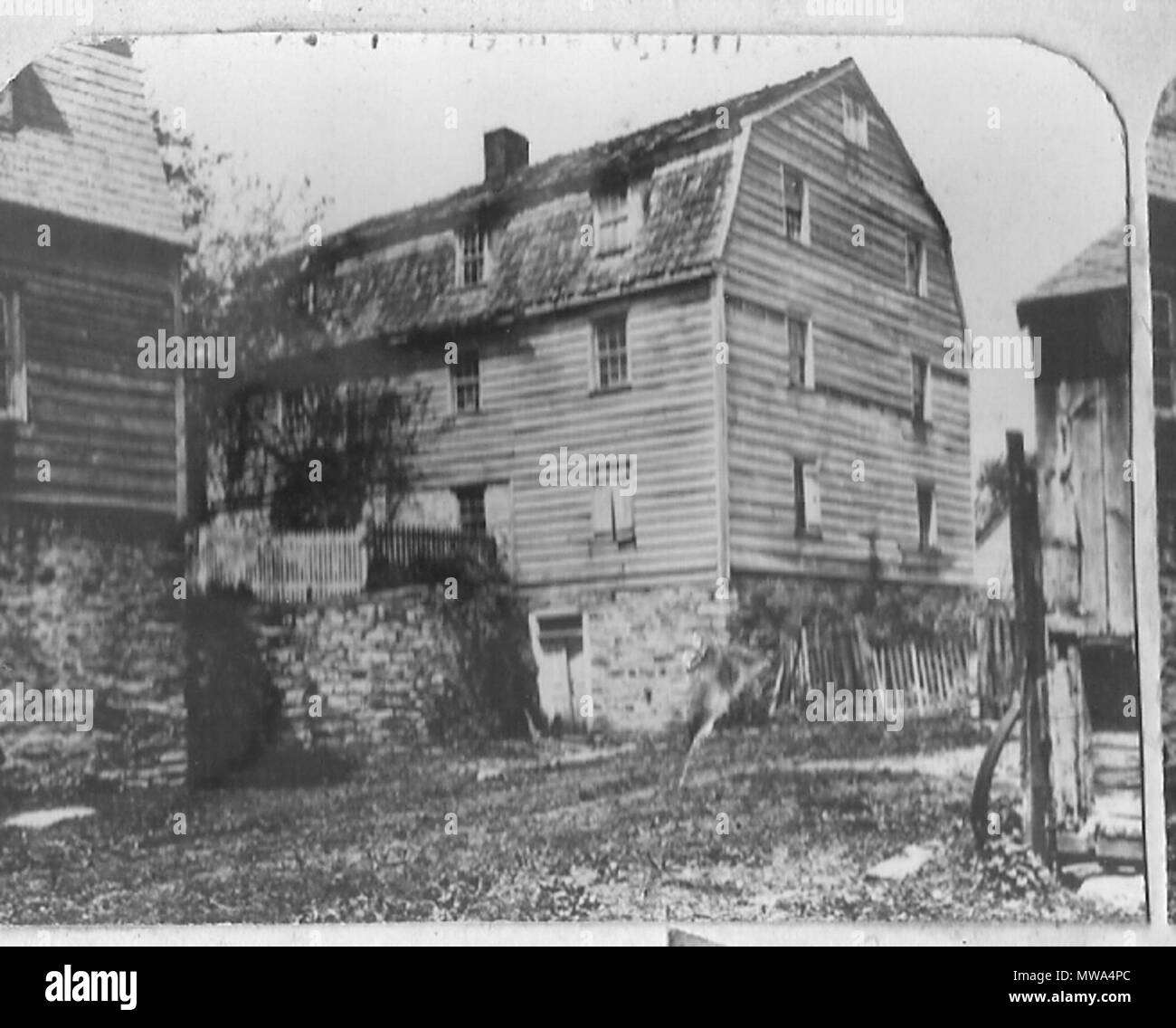 . La sacra primavera era accessibile attraverso lo sportello inferiore del brethrens' house. 1880 l. Sconosciuto 129 Christiansbrunn 2 Foto Stock