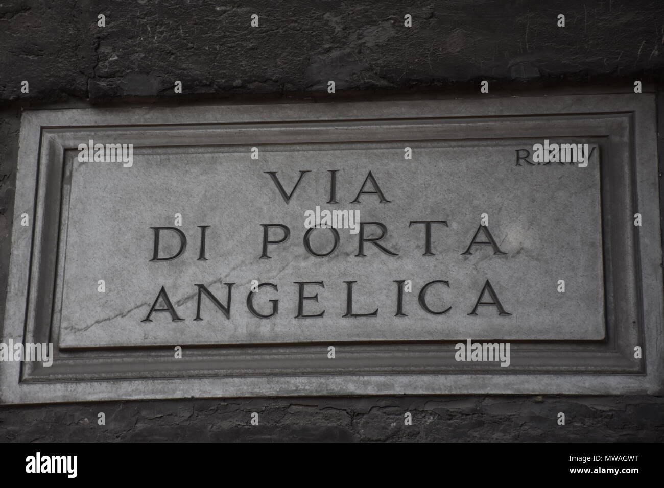 Roma. Indicazione del modo di Porta Angelica vicino a Piazza San Pietro. Foto Stock