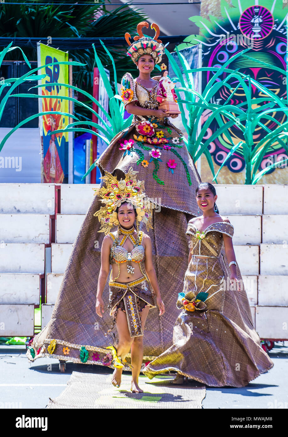 ILOILO , Filippine - Jan 28 : i partecipanti al Festival di Dinagyang in Iloilo philippines il 28 gennaio 2018. Il Dinagyang è religioso e cultur Foto Stock