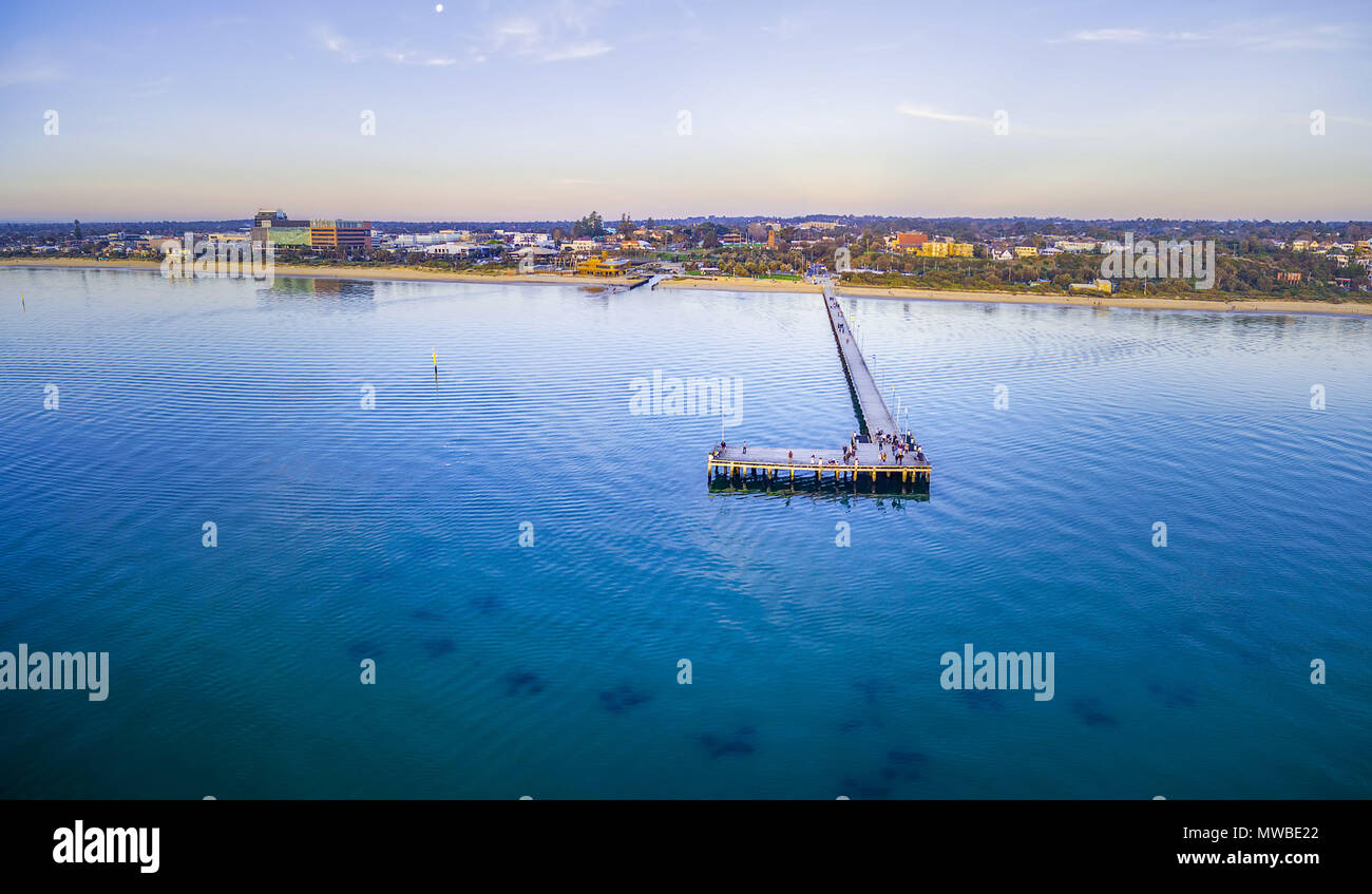 Panoramica aerea di Frankston waterfront al crepuscolo. Melbourne, Australia Foto Stock
