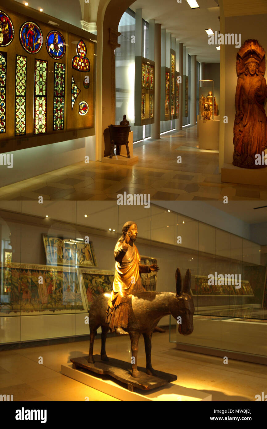 . Inglese: (1) Germanisches Nationalmuseum di Norimberga, Germania. Le camere per la preistorica e primi periodi storici e il Medioevo (4-19). (2) Germanisches Nationalmuseum di Norimberga, Germania. Le camere per la preistorica e primi periodi storici e il Medioevo (4-19) con una scultura in legno di Gesù Cristo su un asino (c. 1378). Deutsch: (1) Germanisches Nationalmuseum di Norimberga, Deutschland. Räume für Früh- und Vorgeschichte und Mittelalter (4-19). (2) Germanisches Nationalmuseum di Norimberga, Deutschland. Räume für Früh- und Vorgeschichte und Mittelalter (4-19) mit einer Erlen Foto Stock