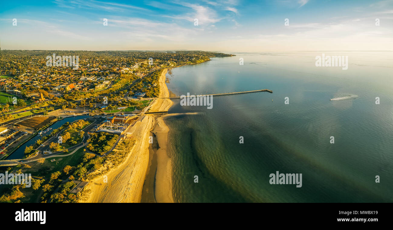 Panoramica aerea di Frankston waterfront al tramonto Foto Stock