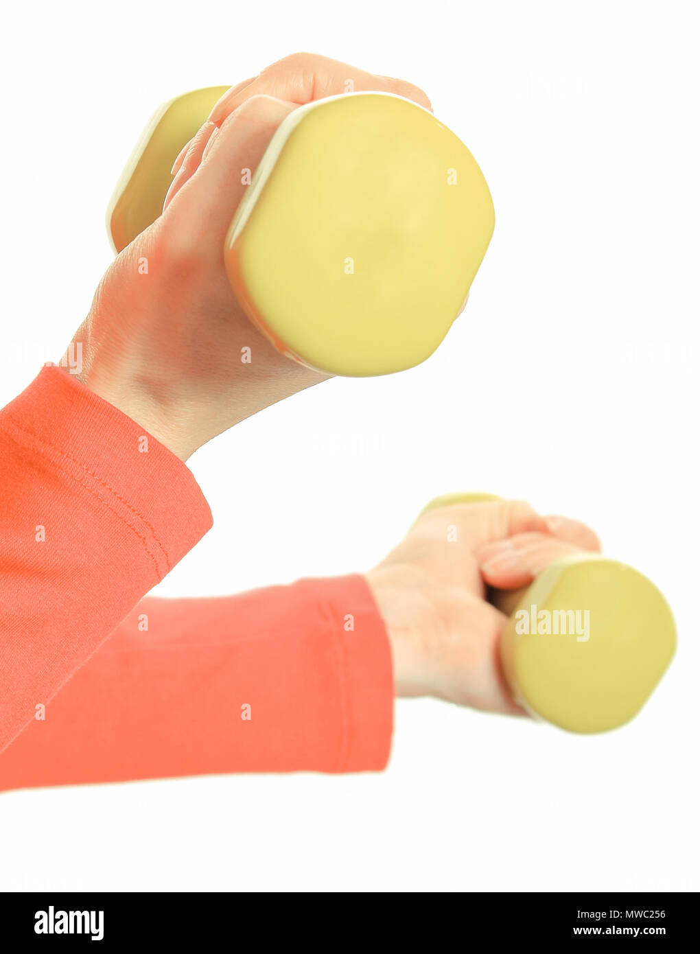 Mano di donna esercizio con manubri, concetto di attivo e uno stile di vita sano Foto Stock