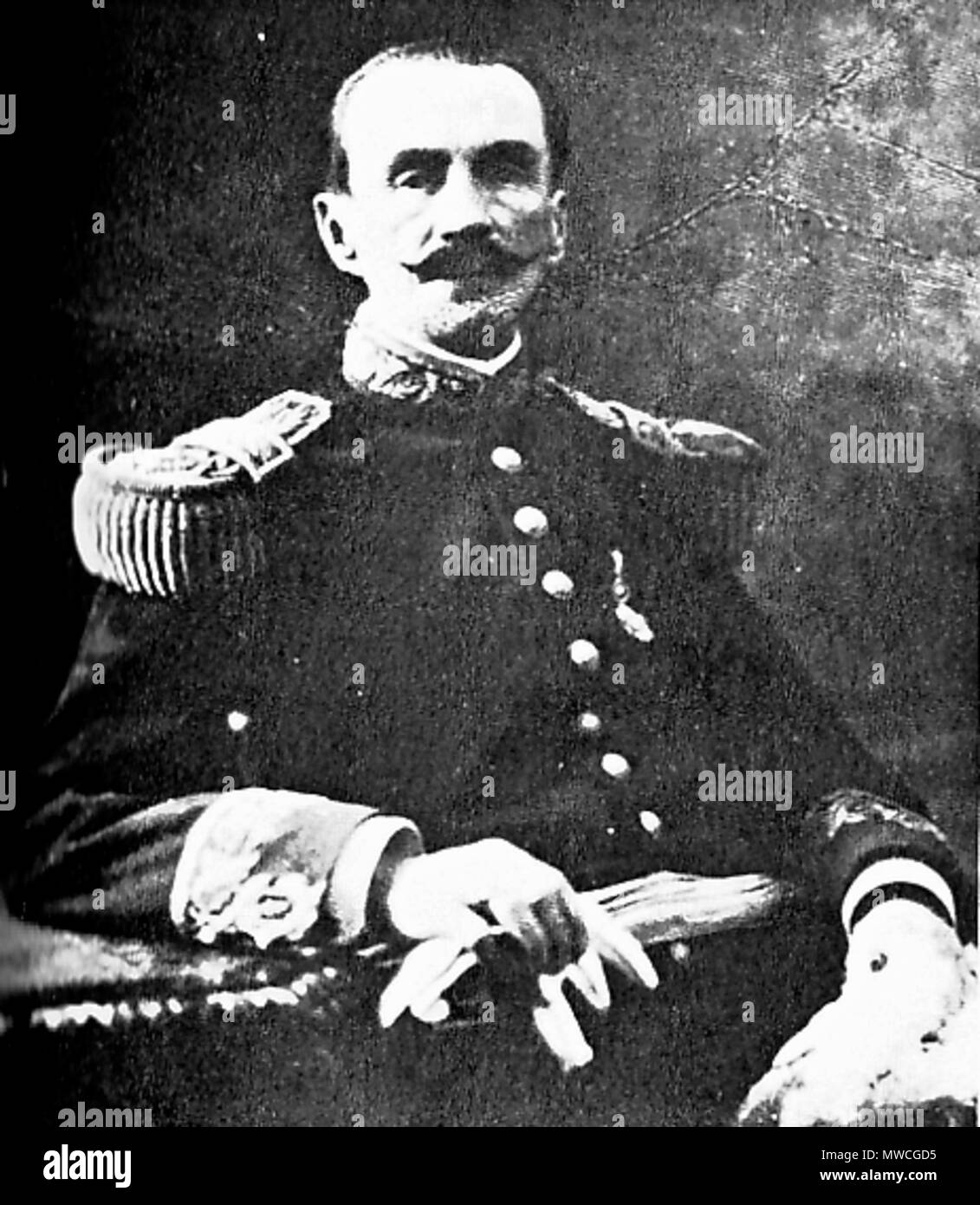 . Español: Enrique Varela (? - 1914) militar y político peruano. Héroe de la Guerra del Pacífico. Presidente del Consejo de Ministros y Ministro de Guerra (1912-1914). Murió asesinado duranti el golpe de Estado de 1914. 27 settembre 2012, 12:53:29. Estudio Courret - Lima, c. 1910 191 Enrique Varela Foto Stock