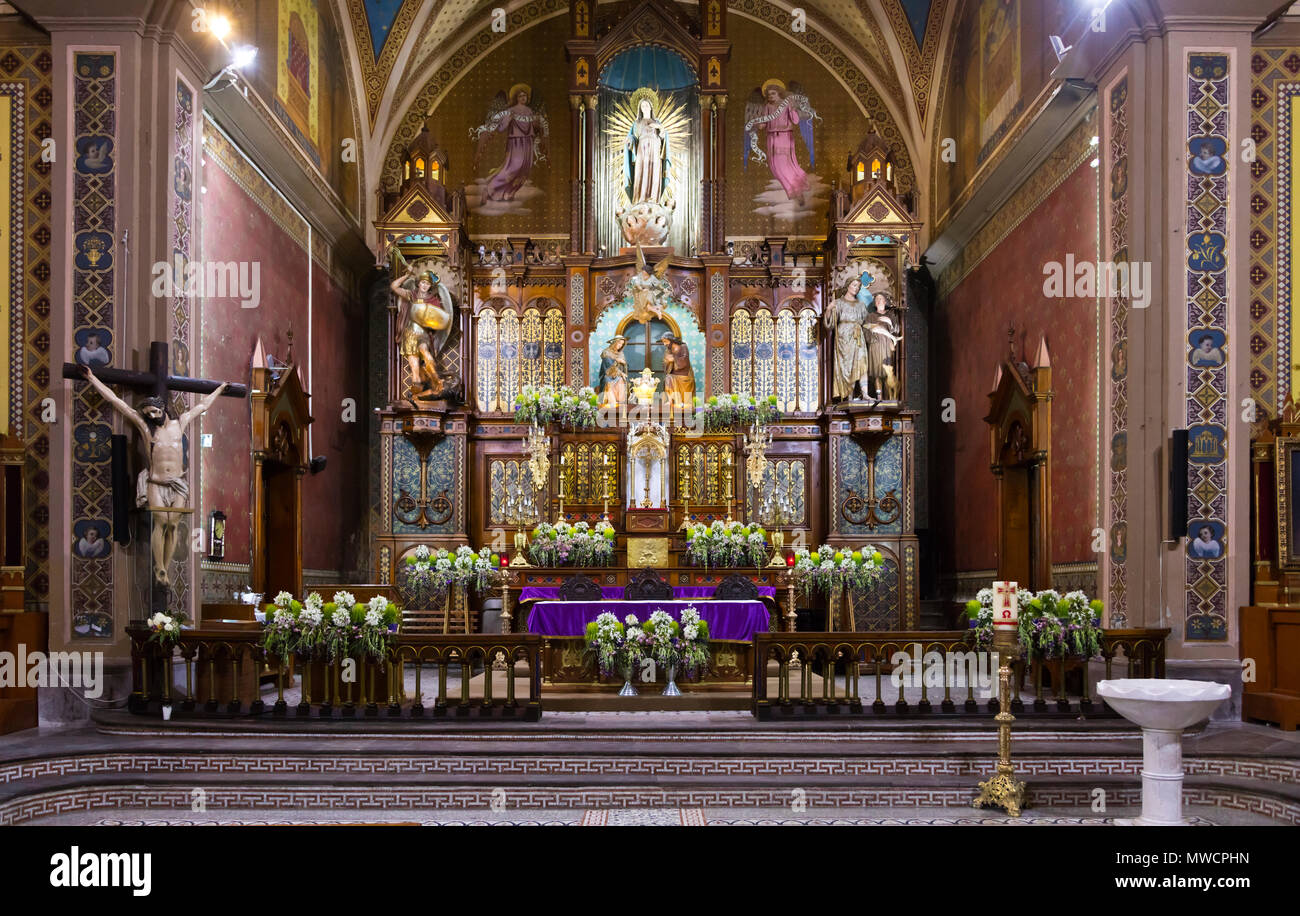 L'altare di una chiesa cattolica - Guanajuato, Messico Foto Stock