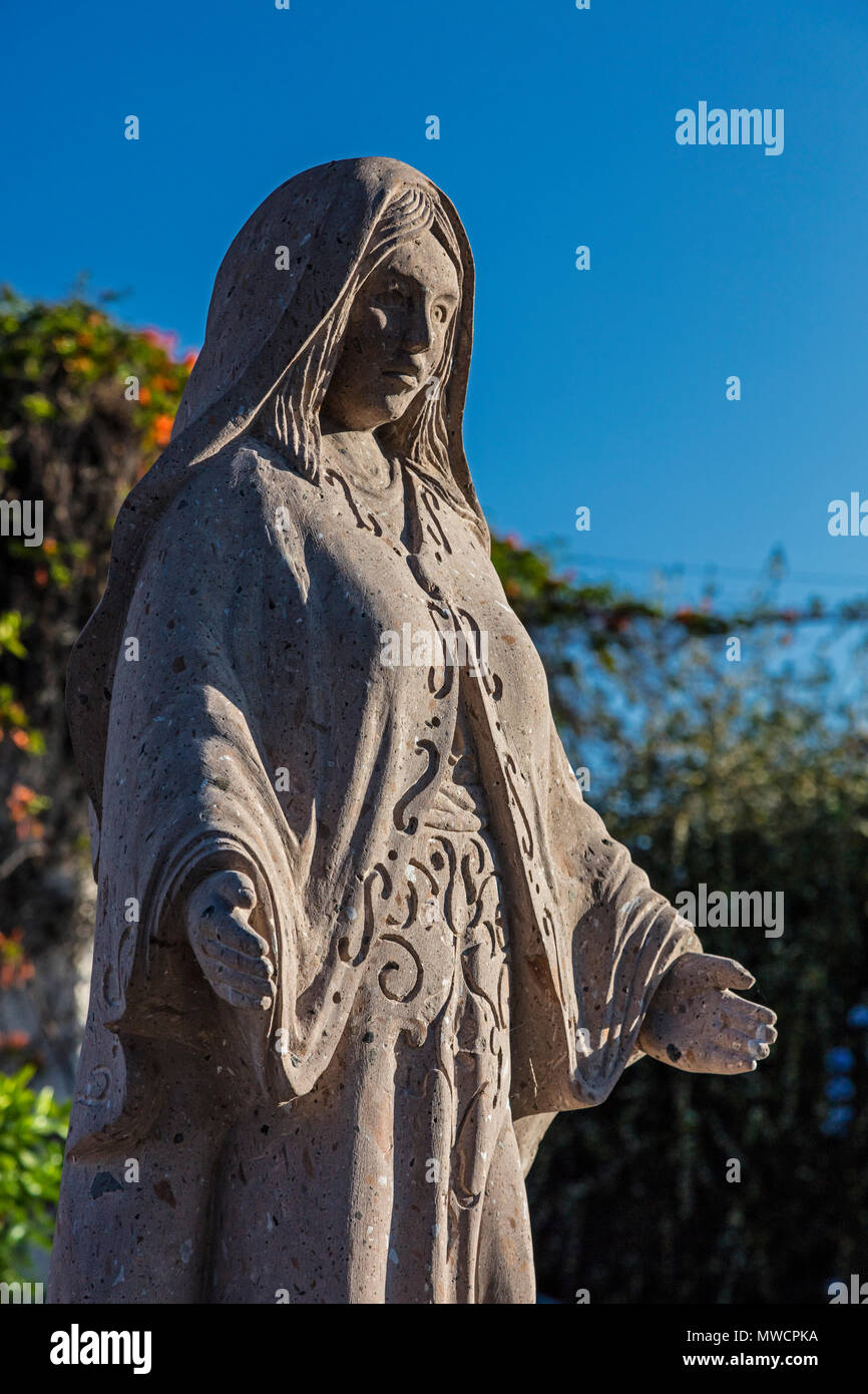 Una scultura in pietra della Vergine Maria Grazia i motivi dell' HOTEL POSADA DE LA ALDEA - San Miguel De Allende, Messico Foto Stock
