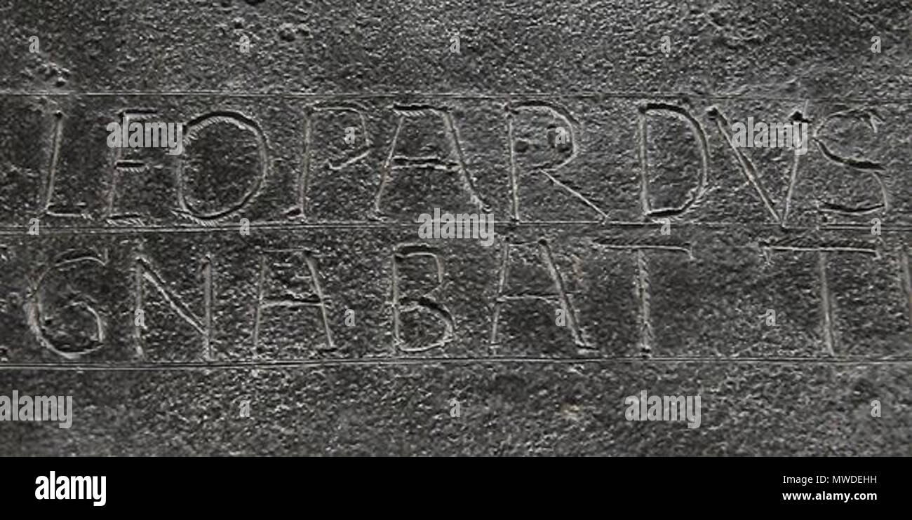 . Deutsch: Inschrift (dettaglio) des Reliquienschreins des hl. Da leopardo aus dem frühen 11. Jahrhundert, Aachener Dom (heute ersetzt durch den Corona-Leopardus-Schrein von 1911) . inizio del XI secolo. Sconosciuto 297 Iscrizione (dettaglio) della medievale scrigno reliquiario di San da Leopardo, Cattedrale di Aachen Foto Stock