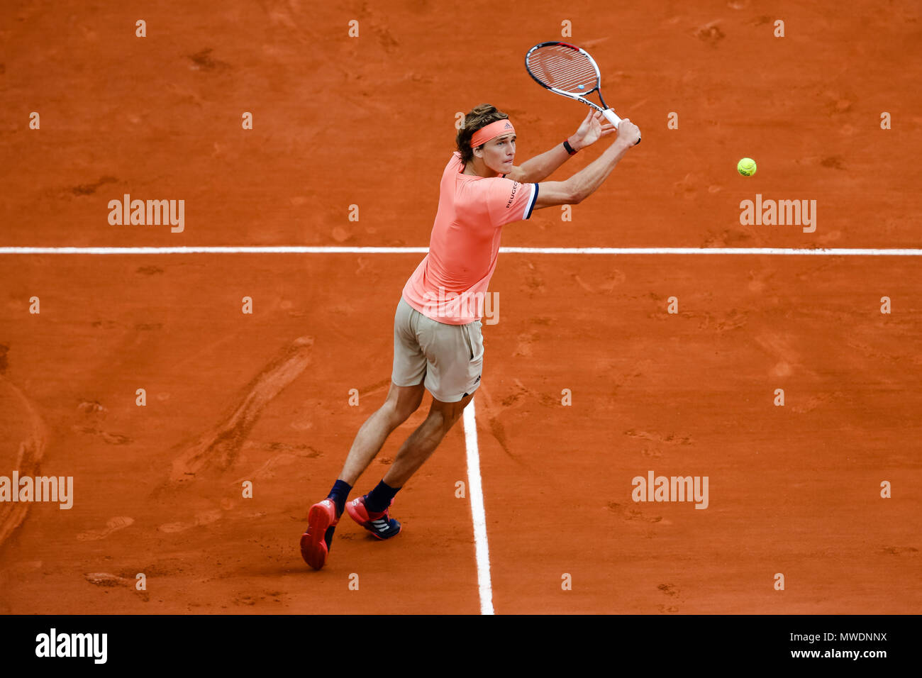 Parigi, Francia. Il 1 giugno, 2018. Alexander Zverev della Germania durante il suo terzo round singles corrisponde al giorno 6 al 2018 francesi aperti a Roland Garros. Credito: Frank Molter/Alamy Live News Foto Stock