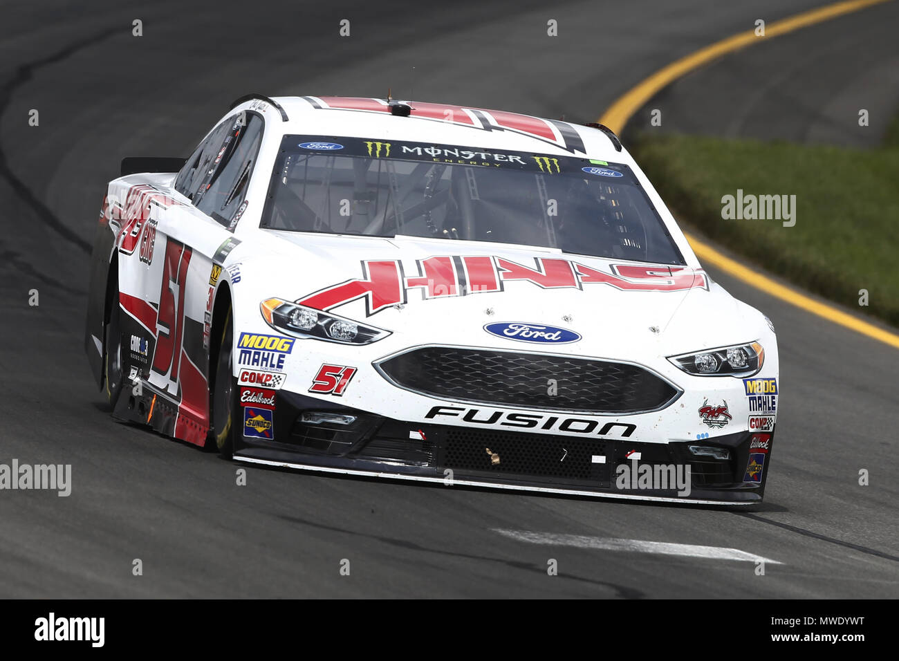 Lunga vasca, Pennsylvania, USA. Il 1 giugno, 2018. Cole Custer (51) porta la sua auto attraverso le spire durante la pratica per la Pocono 400 in Pocono Raceway in lunga vasca, Pennsylvania. Credito: Chris Owens Asp Inc/ASP/ZUMA filo/Alamy Live News Foto Stock