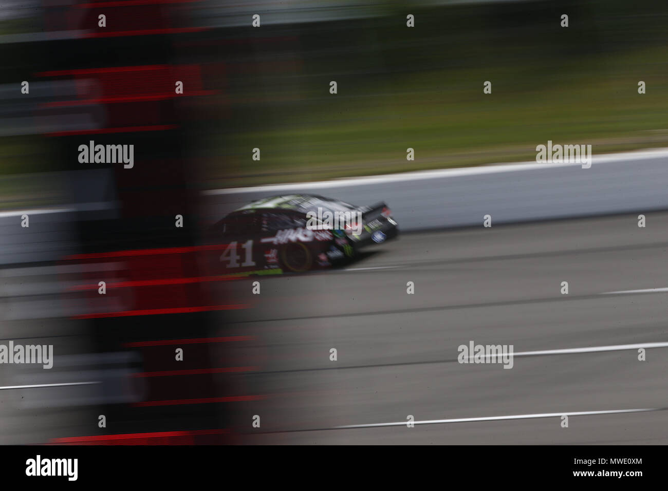 Lunga vasca, Pennsylvania, USA. Il 1 giugno, 2018. Kurt Busch (41) prende il via alla pratica per la Pocono 400 in Pocono Raceway in lunga vasca, Pennsylvania. Credito: Justin R. Noe Asp Inc/ASP/ZUMA filo/Alamy Live News Foto Stock