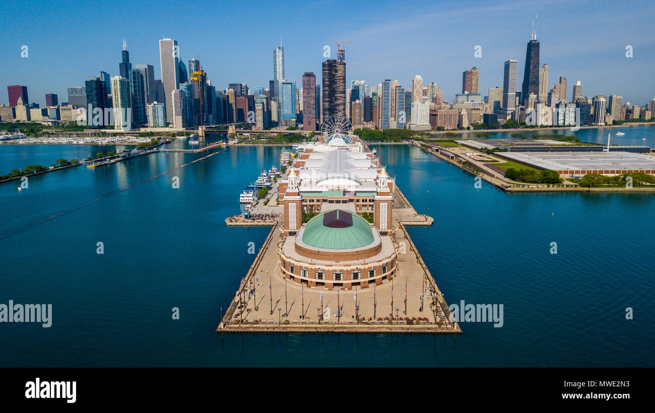 Il Navy Pier e sullo skyline di Chicago, Chicago, IL, Stati Uniti d'America Foto Stock