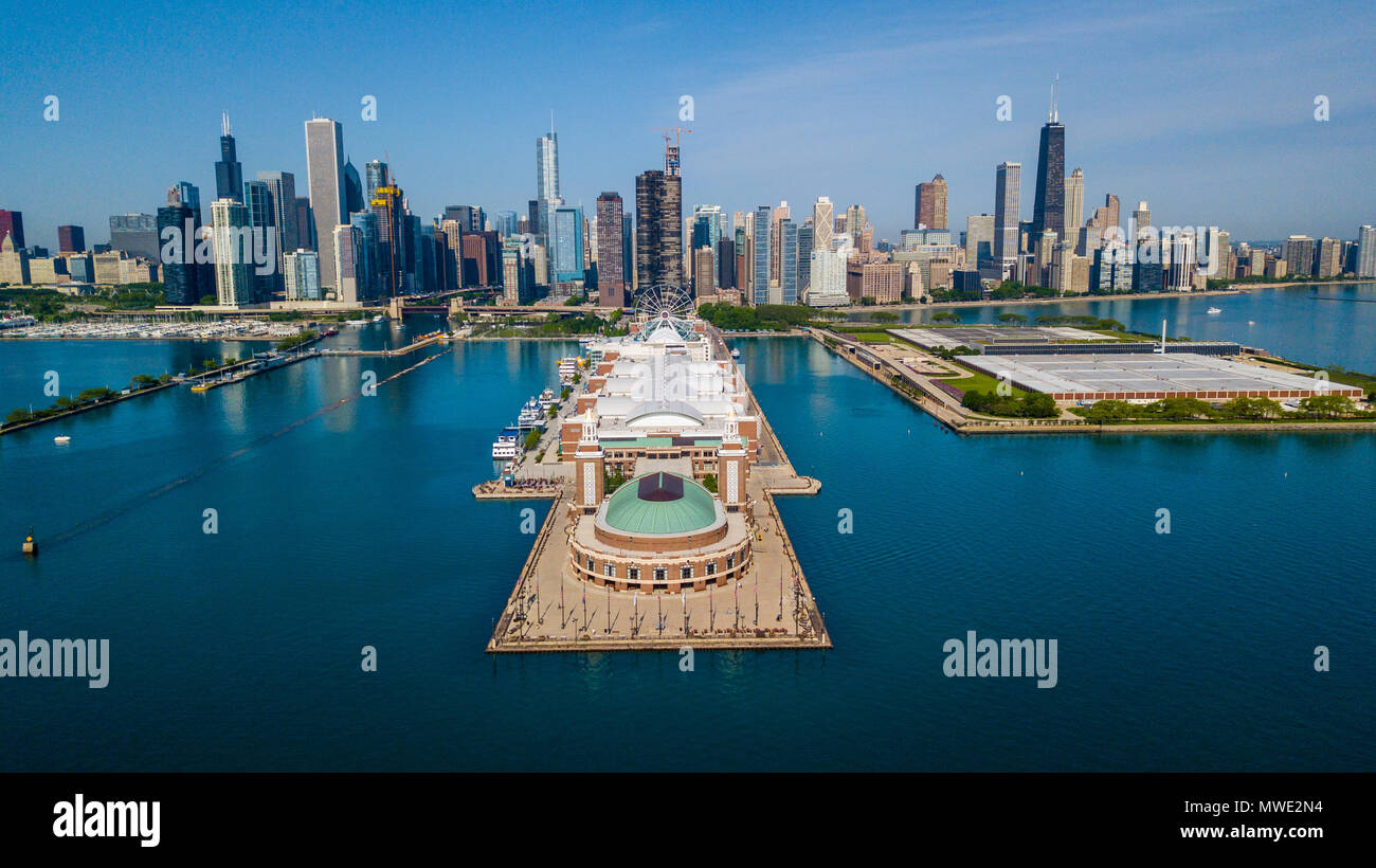 Il Navy Pier e sullo skyline di Chicago, Chicago, IL, Stati Uniti d'America Foto Stock