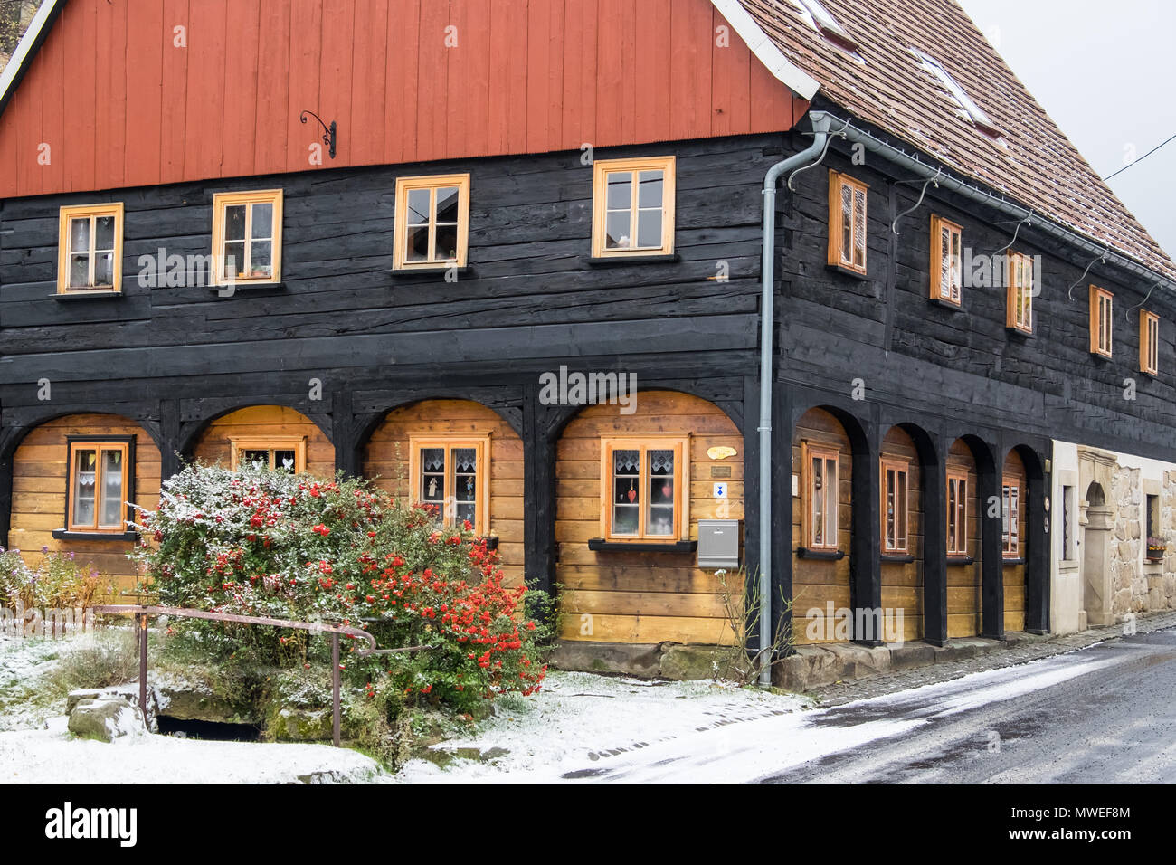 Historische Umgebindehäuser in Waltersdorf Zittauer Gebirge Foto Stock