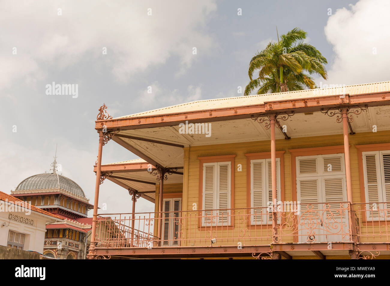Architettura coloniale in Rue Victor Sévère, Fort-de-France, Martinica Foto Stock
