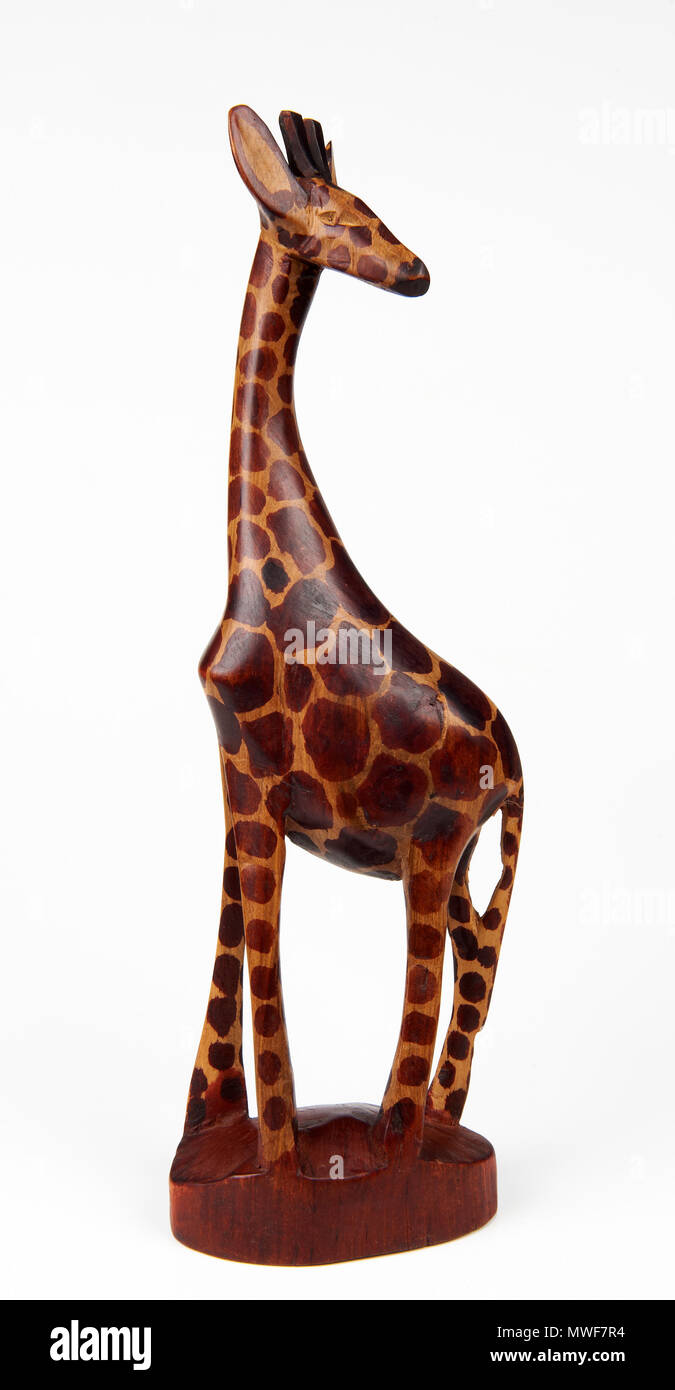 Una giraffa di legno in sfondo bianco Foto Stock