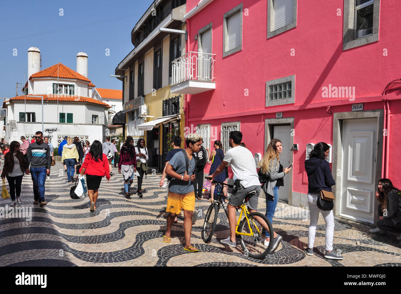 Colorate strade in Cascais (vicino a Lisbona, Portogallo Foto Stock