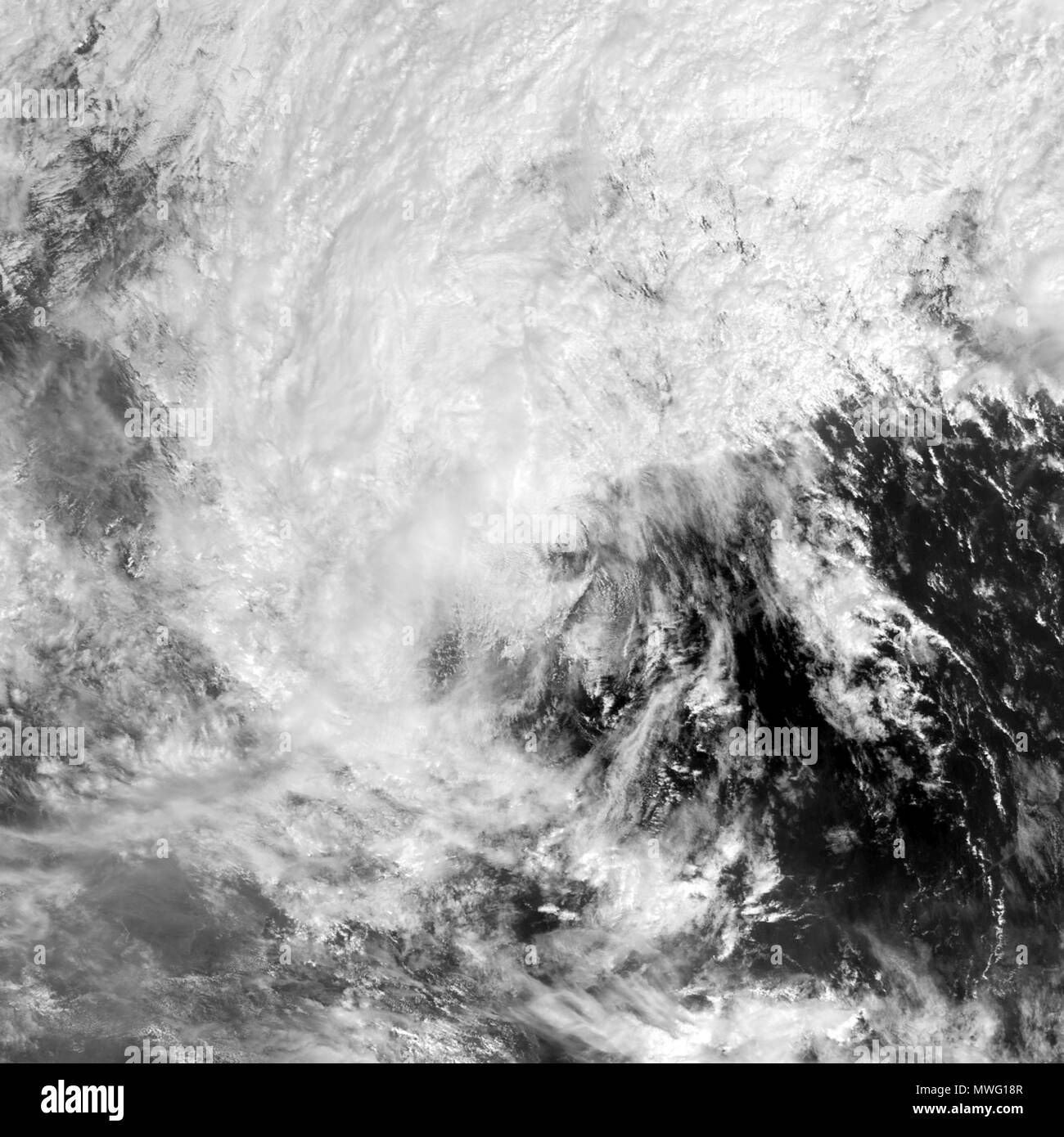. Inglese: Geostazionario immagini di 2017's tifone Khanun (24W) . Il 12 ottobre 2017. Naval Research Laboratory 339 geostazionari Khanun VIS-IR 2017 Foto Stock
