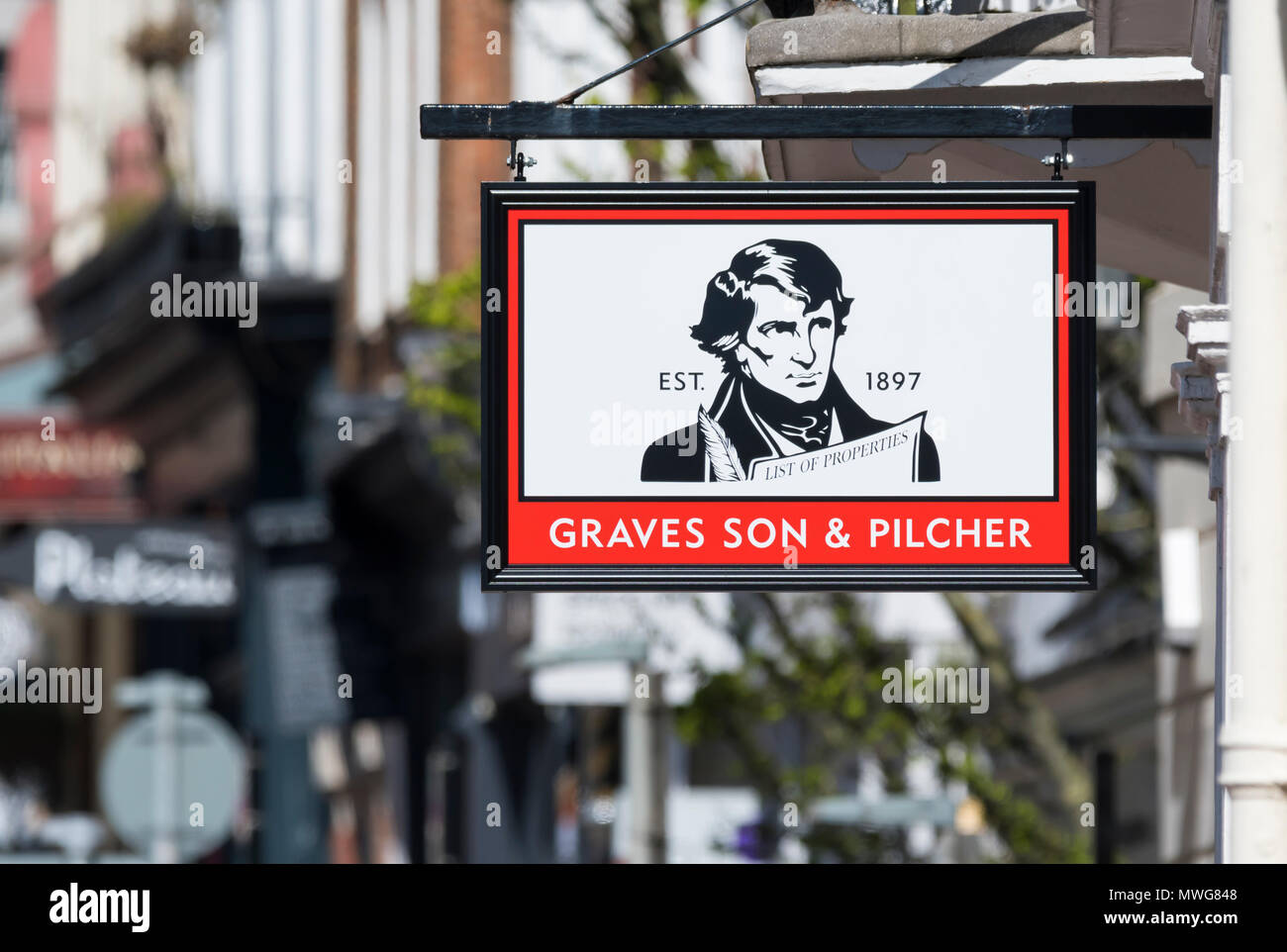 Graves figlio & Pilcher agente immobiliare insegna in Inghilterra, Regno Unito. Foto Stock