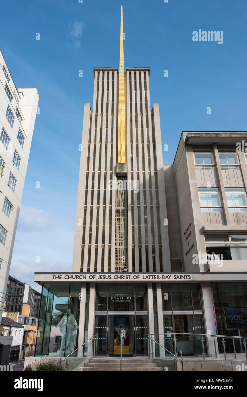 Londra. In Inghilterra. La facciata modernista del mormone cappella della chiesa di Gesù Cristo dei Santi Latter-Day (LDS Cappella aka Hyde Park Cappella), 64-68 SCAR Foto Stock