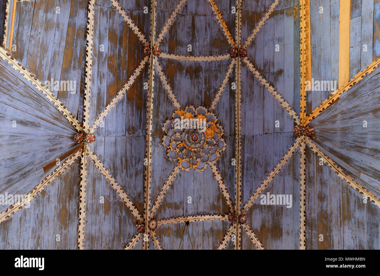 Quinchao Isola, Chiloé, Cile: interno barocco del patrimonio mondiale Unesco Chiesa ad Achao. Foto Stock