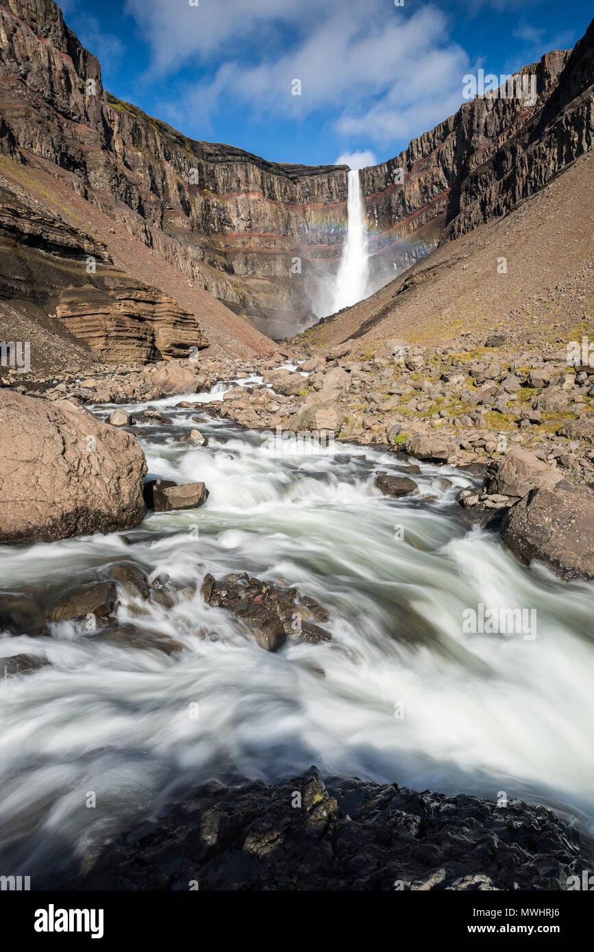 Wild Hengifoss cascata e il suo canyon Foto Stock