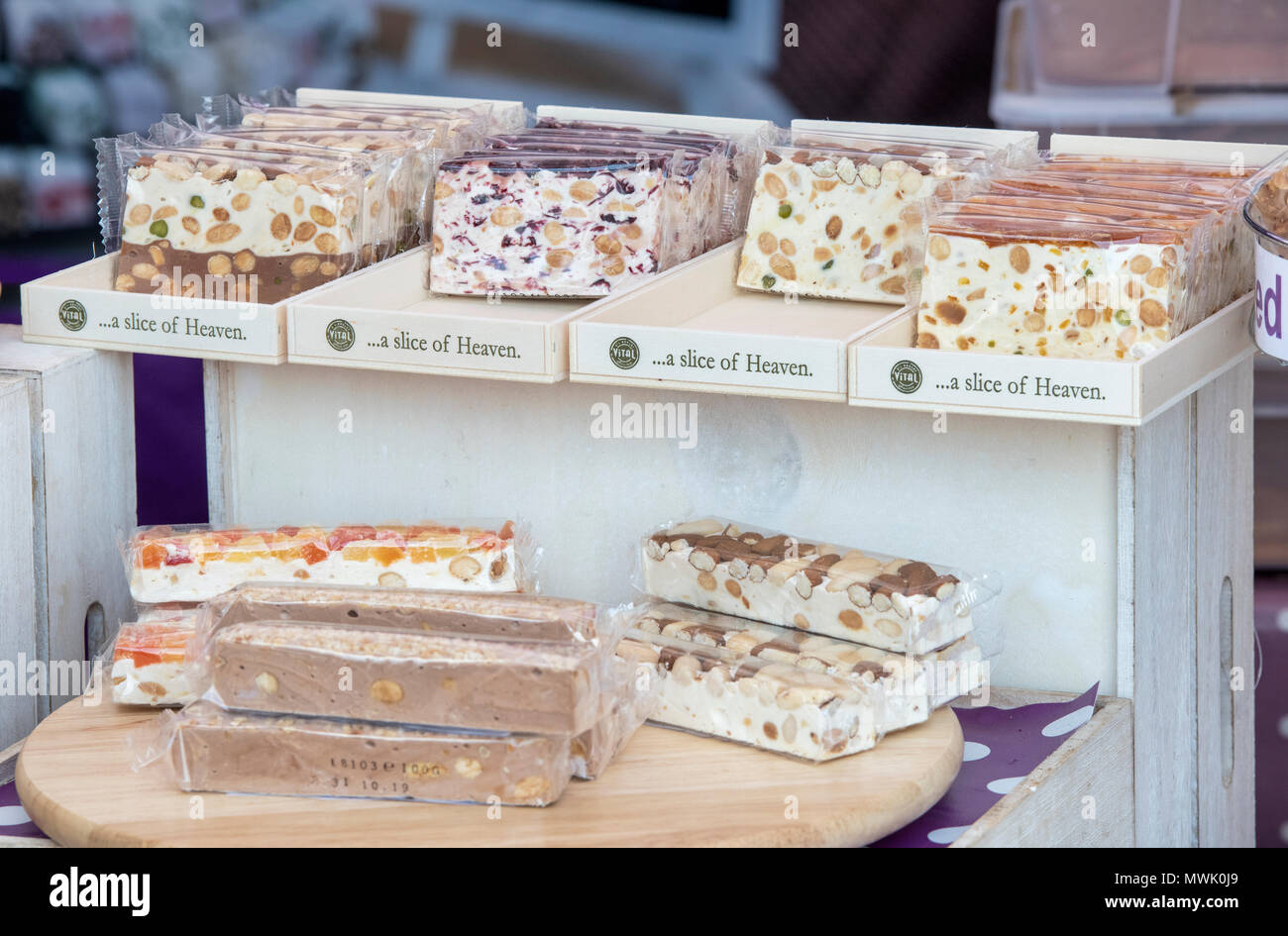Torrone per la vendita a un festival di cibo. Oxfordshire, Inghilterra Foto Stock