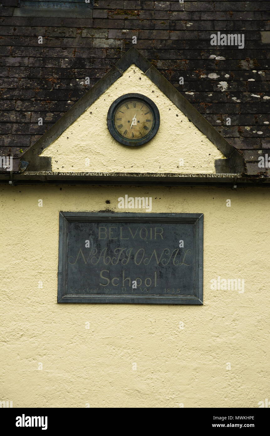 Il vecchio edificio scolastico in Bunratty Clare Irlanda Foto Stock