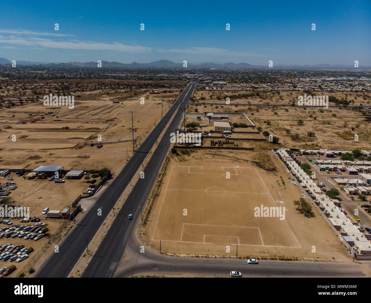 Vista aerea del campo deportivo, Cancha de Futbol de terraceria en el norte de Hermosillo. Colonia Pueblitos. Bulevar Solidaridad finale. Complejo dep Foto Stock
