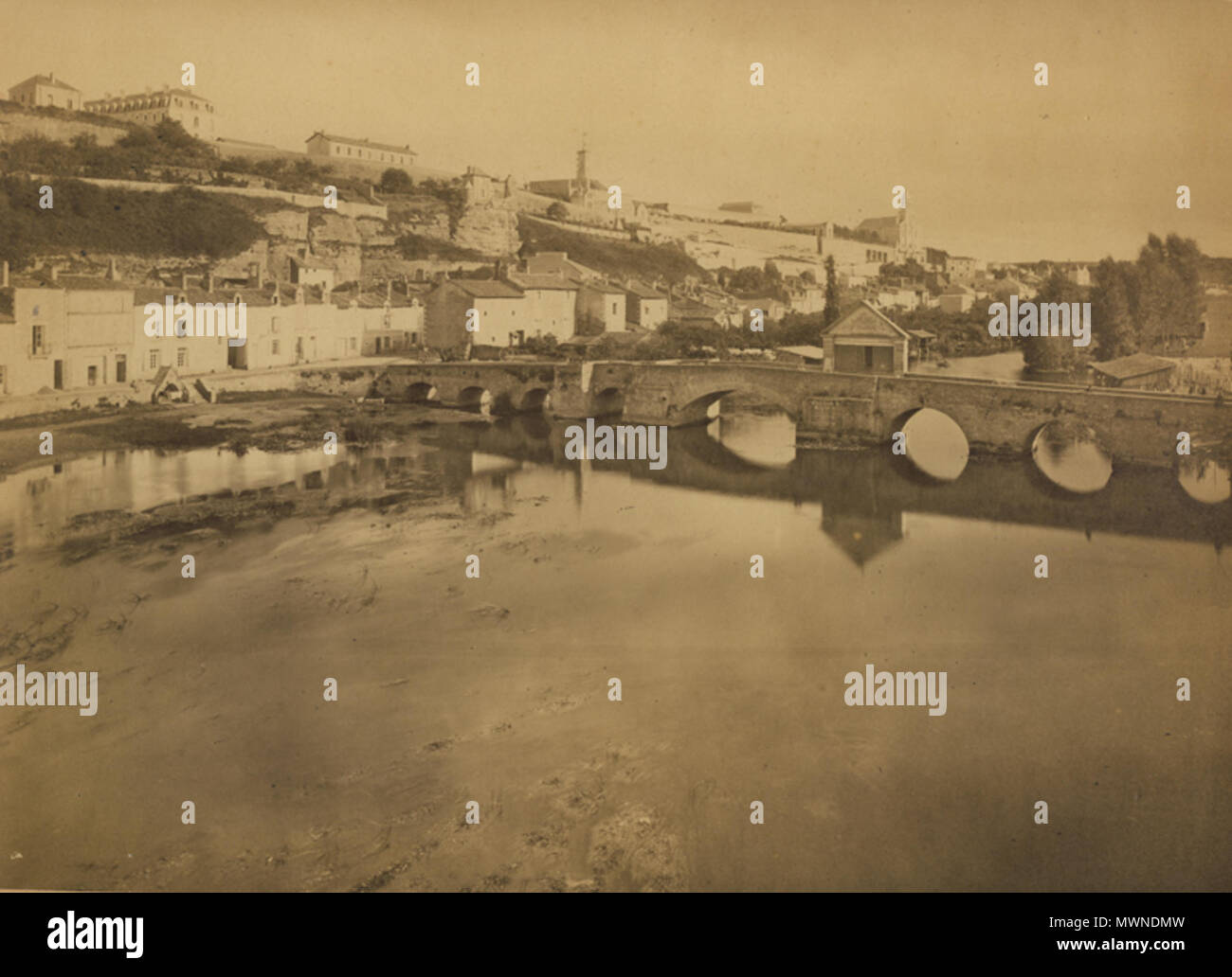 . Français : vue du Pont Joubert et des Falaises des Dunes, foto attribuée à Alfred Perlat, vers 1880-1885 . 6 gennaio 2014, 19:38:27. Alfred Perlat (attribuzione) 493 Pont-Joubert-Perlat Foto Stock