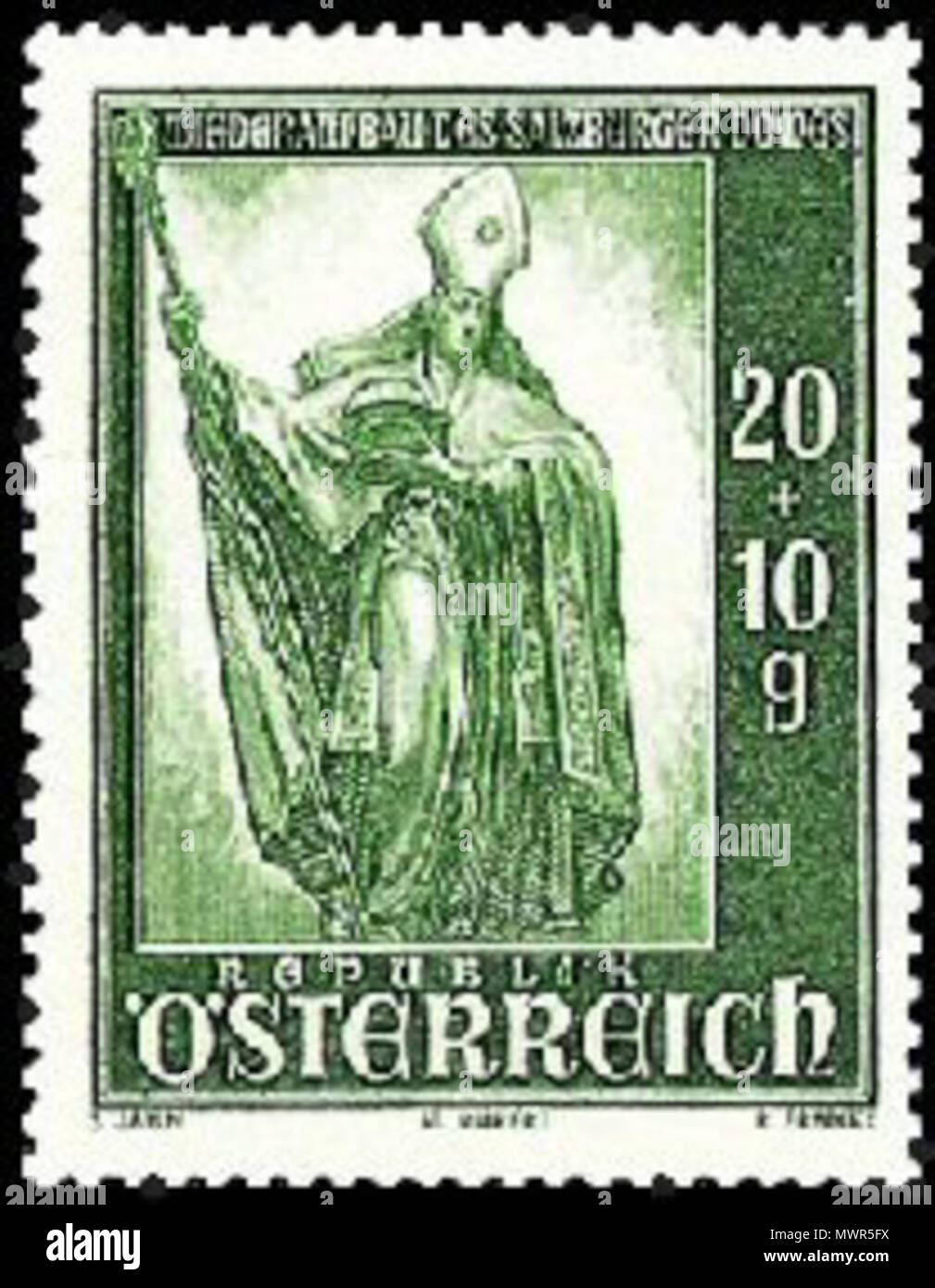 . Un timbro di Austria raffigurante una statua di San Ruperto, "creato da Franz Hitzl intorno al 1778 per l'altare maggiore della chiesa di San Pietro Abbazia di Salisburgo' . 1948. Austrian Post 533 Rupertstampaustria Foto Stock