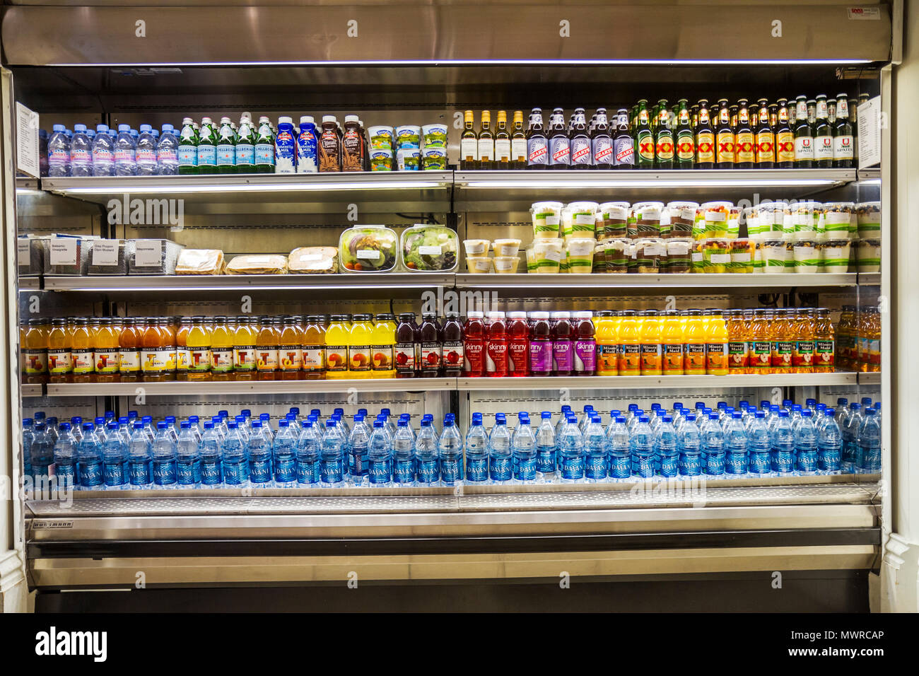 Washington DC DC, National Portrait Gallery, Donald W, Reynolds Center for American Art and Portraiture, caffetteria, frigorifero, succhi di frutta Foto Stock