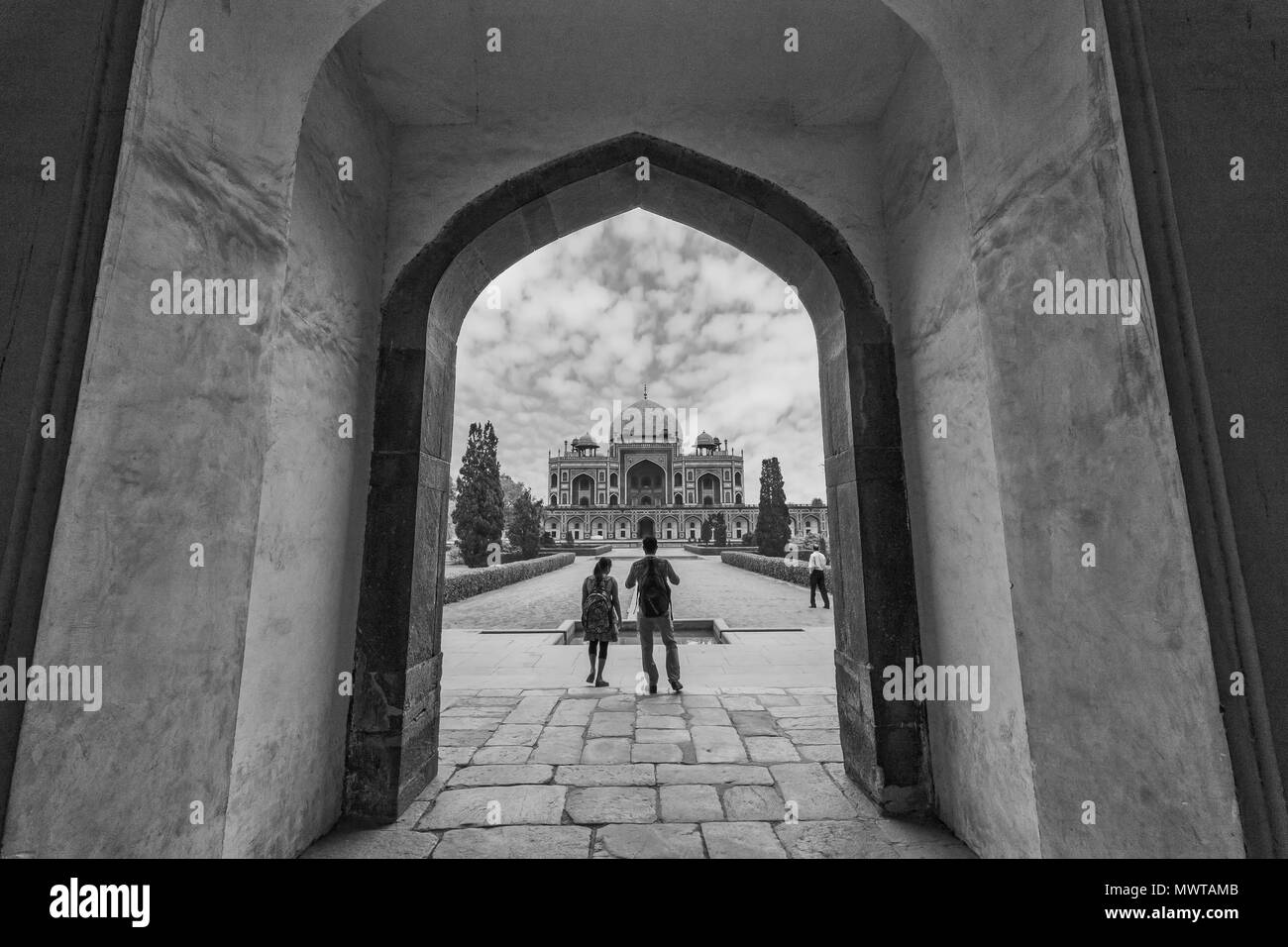 New Delhi, India-June 03, 2015 un punto di vista diverso della tomba di Humayun dalla principale porta di ingresso Foto Stock