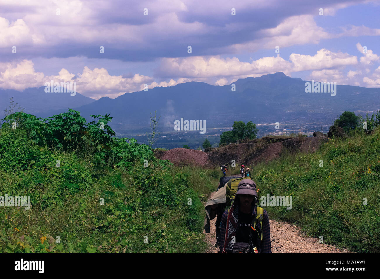 Sulla strada per il picco di montagna Foto Stock