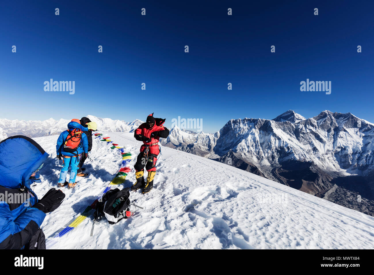 Il vertice di Ama Dablam, 6812m, vista di Everest, il Parco Nazionale di Sagarmatha, Sito Patrimonio Mondiale dell'UNESCO, Valle del Khumbu, in Nepal, Himalaya, Asia Foto Stock