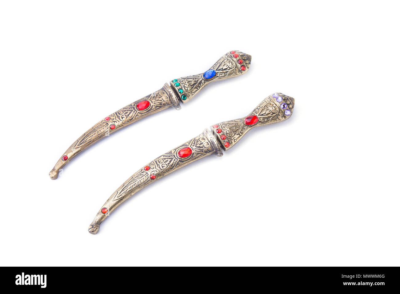 Decorativo otoman orientali coltello su sfondo bianco Foto Stock