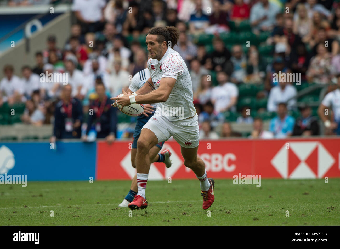 Twickenham, Regno Unito. 2 giugno 2018, HSBC London Sevens Mike serie ELLERY, correndo attraverso il centrocampo con la palla durante l. Gioco 8, Piscina C. Inghilterra vs Francia, ha suonato presso lo Stadio RFU, Twickenham, Inghilterra, © Peter SPURRIER/Alamy Live News Foto Stock