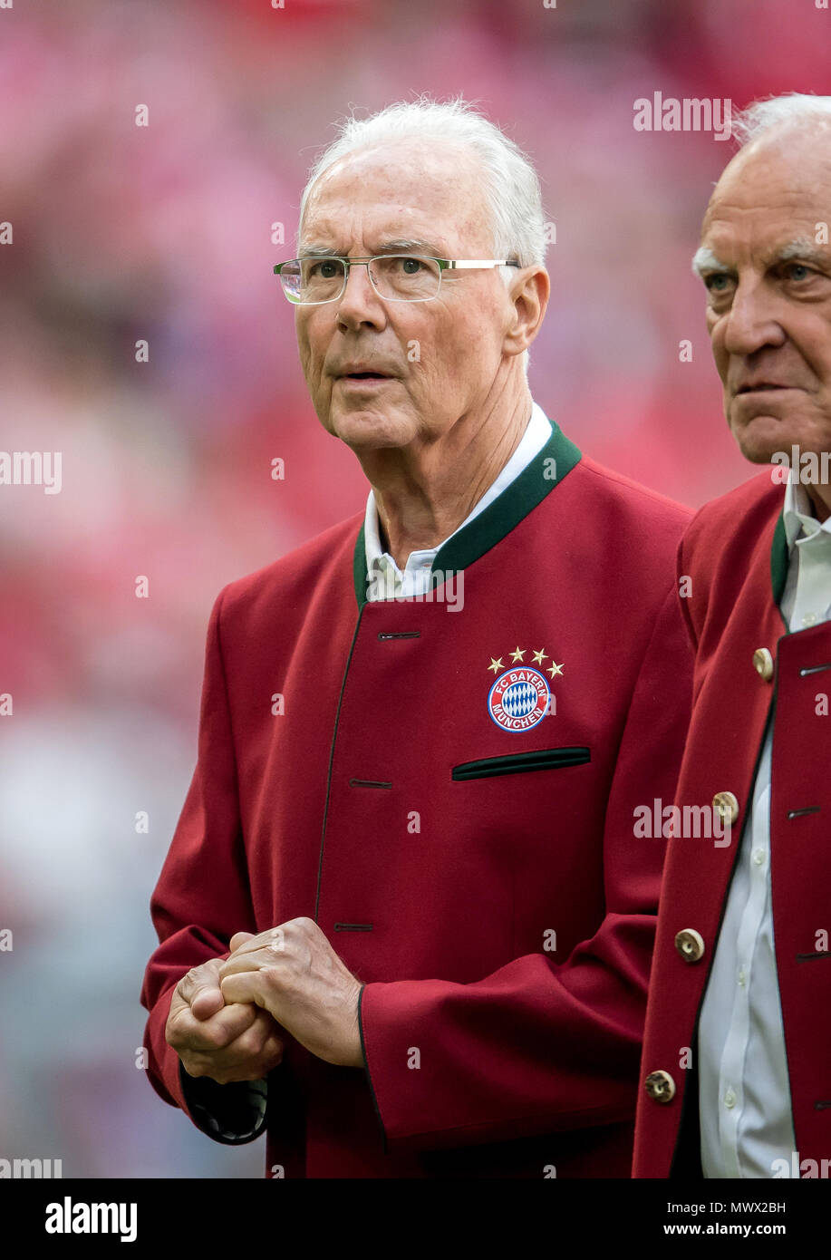 12 maggio 2018, Germania, Monaco di Baviera: Calcio, Bundesliga Tedesca, FC Bayern Munich vs VfB Stuttgart nello stadio Allianz Arena: Franz Beckenbauer. - Nessun filo SERVICE - foto: Thomas Eisenhuth/dpa-Zentralbild/ZB Foto Stock