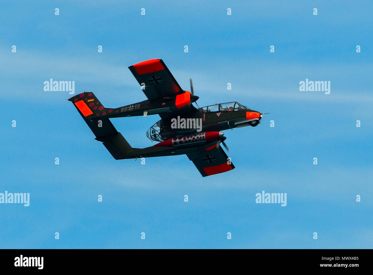 Paignton, Devon, Regno Unito. 2 Giugno 2018. Regno Unito Meteo. Il Bronco Demo Team facendo un display a Torbay Airshow a Paignton in Devon in una giornata di sole e cielo blu. Credito Foto: Graham Hunt/Alamy Live News Foto Stock