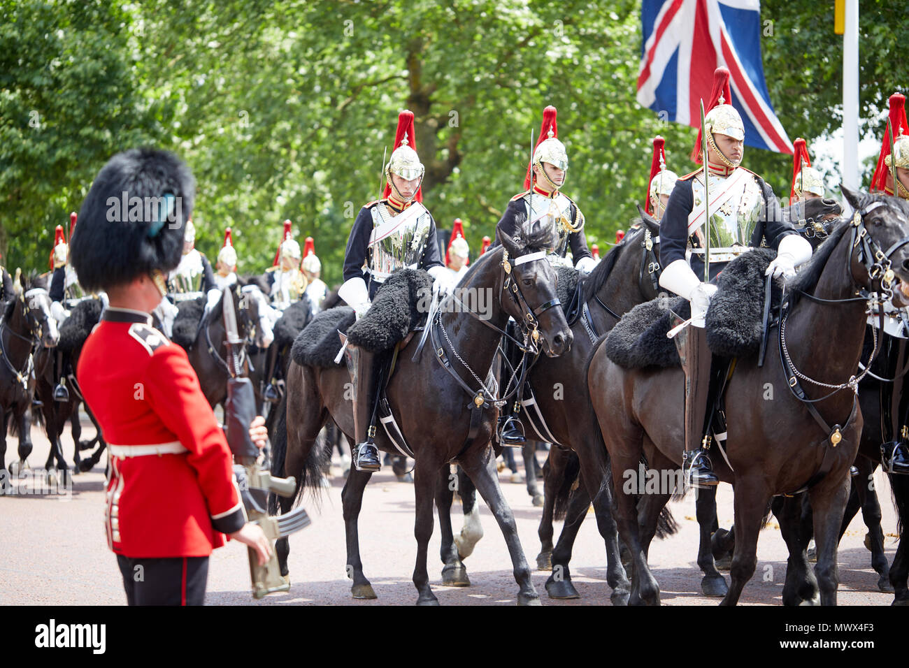 Londra, Regno Unito. 2 Giugno 2018. Immagine di membri delle forze armate nel cerimoniale di uniforme sul dovere durante il colonnello della revisione. Il colonnello della revisione è la seconda prova per il Trooping la parata di colori. Preso sul Mall, Londra. Credito: Kevin Frost/Alamy Live News Foto Stock