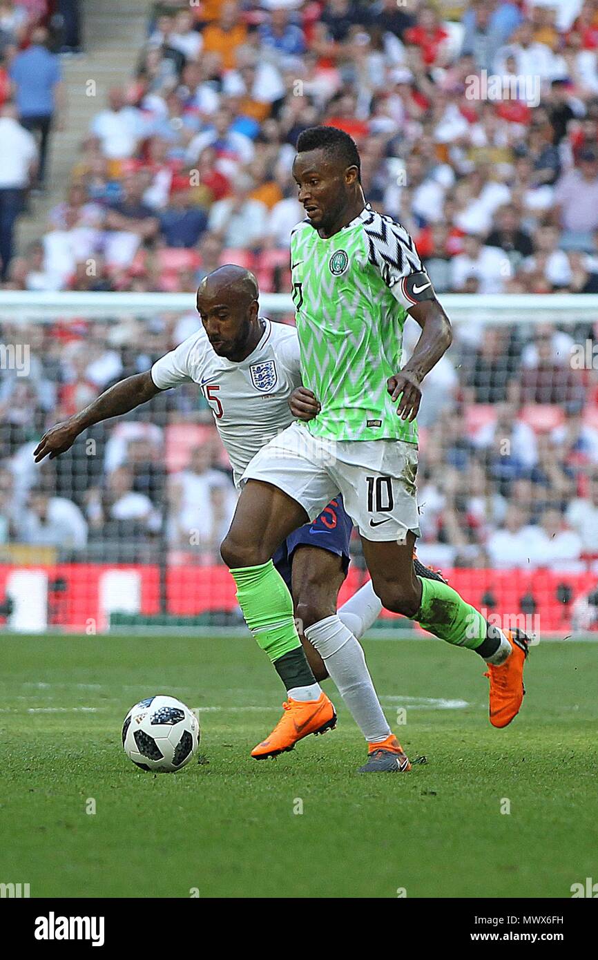 Londra, Regno Unito. 2 Giugno 2018. John Obi Mikel della Nigeria è contestata da Fabian "Delph di Inghilterra durante la International amichevole tra Inghilterra e Nigeria presso lo Stadio di Wembley che il 2 giugno 2018 a Londra, Inghilterra. (Foto di Matt Bradshaw/phcimages.com) Credit: Immagini di PHC/Alamy Live News Foto Stock