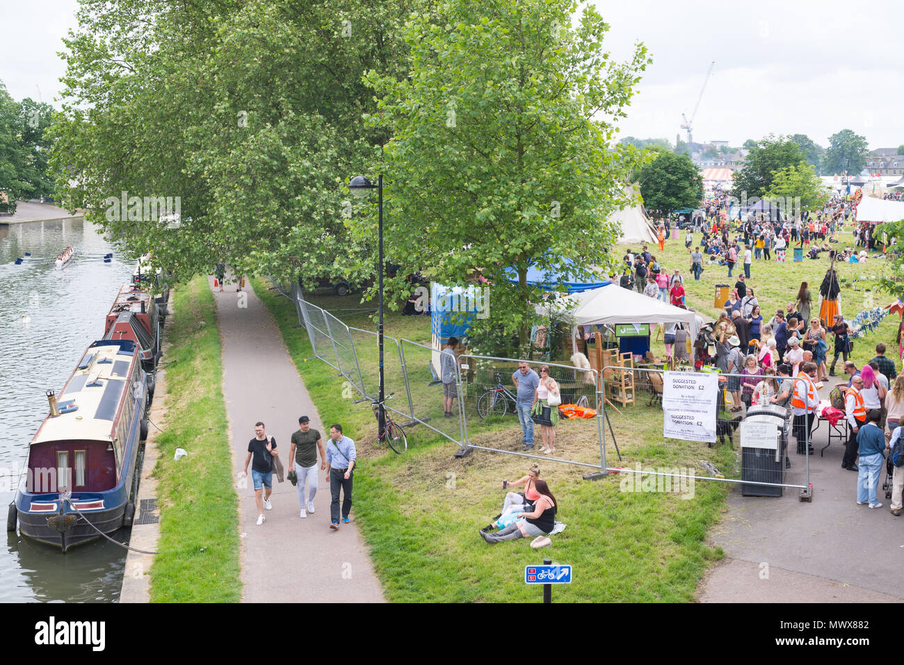 Cambridge, Inghilterra, Regno Unito. 02 giugno 2018. Le persone che si godono la Strawberry Fair, Cambridge preferito del festival della musica e delle arti dello spettacolo che si svolge in piena estate Commons ogni anno.Credit: Nicola Ferrari/Alamy Live News. Foto Stock