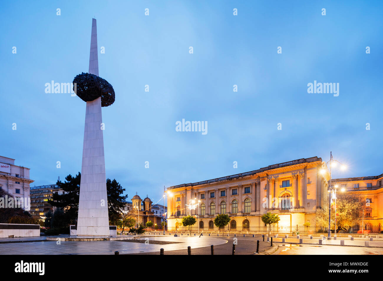 Gli eroi della rivoluzione del 1989 Memorial, Piata Revolutie (Piazza della Rivoluzione), Bucarest, Romania, Europa Foto Stock