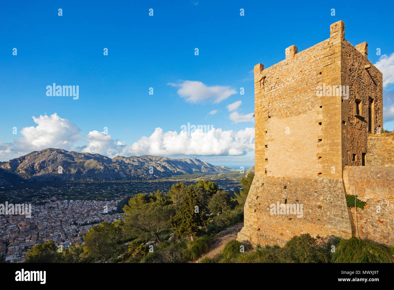 Fortificazione sulla sommità del Puig de Santa Maria, Pollenca, Maiorca, isole Baleari, Spagna, Mediterraneo, Europa Foto Stock