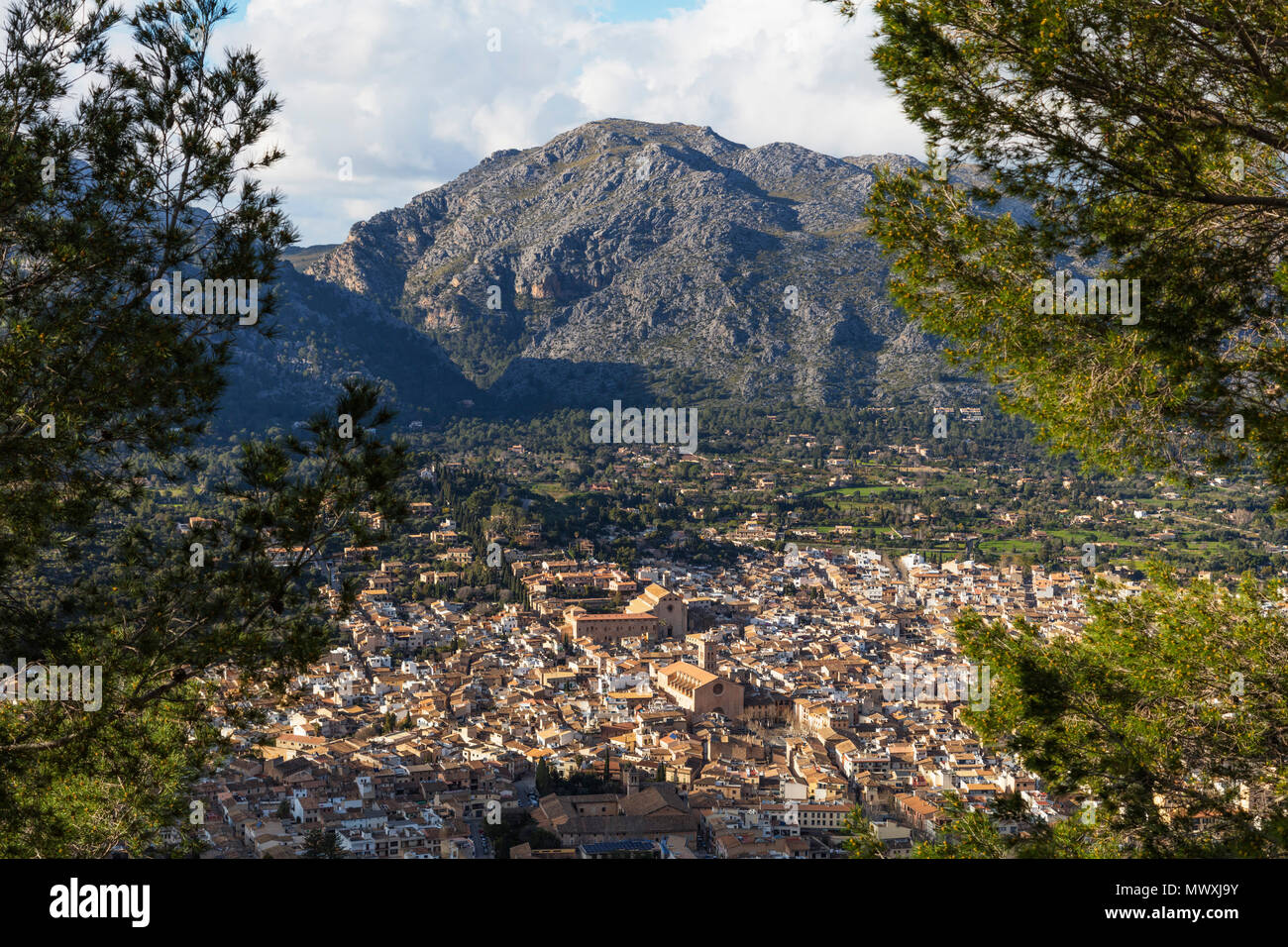 Vista aerea della città vecchia, Pollenca, Maiorca, isole Baleari, Spagna, Mediterraneo, Europa Foto Stock